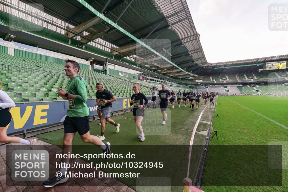 13.09.2026 - 21. swb-Marathon Bremen Michael Burmester http://msf.ph/oto/10324945 13.09.2026 13:28:10 Laufen im Stadion 111, 186, 220, 357, 364, 478, 597, 726, 829, 888, 925, 1079, 1220, 1298, 1325, 1412, 1496, 1608, 1700, 1741, 1769, 1777, 1958, 1961, 1984, 2236, 2309, 2365, 2388, 2404, 2472, 2502, 2507, 2542, 2574, 2582, 2593, 2725, 2743, 2748, 2868, 2875, 2876, 2923, 2991, 3045, 3050, 3061, 3073, 3154, 3184, 3219, 3321, 3540, 3589, 3592, 3595, 3678, 3694, 3756, 3798, 3826, 3853, 3885, 3907, 3978, 3987, 4108, 4238, 4457, 4660 meine-sportfotos.de