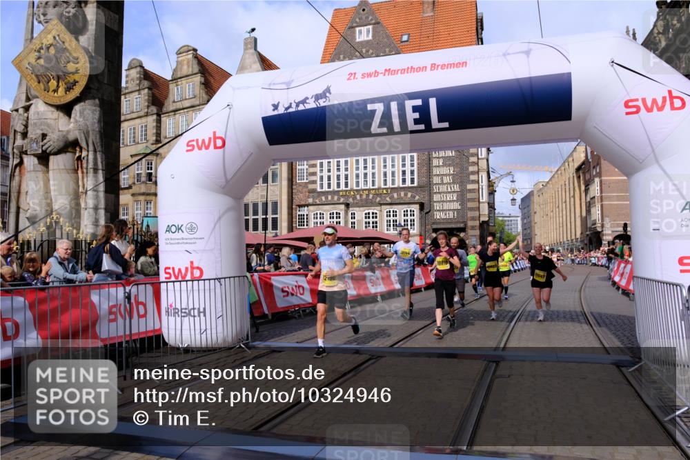 13.09.2026 - 21. swb-Marathon Bremen Tim E. http://msf.ph/oto/10324946 13.09.2026 11:00:33 Ziel 10144, 10677, 10758, 10801, 10810, 11016, 11045, 11129, 11524, 11525, 11547, 11587, 11588, 11589, 11623, 11907, 12105, 12106, 12190, 12291, 12352, 12394, 12530, 12531 meine-sportfotos.de