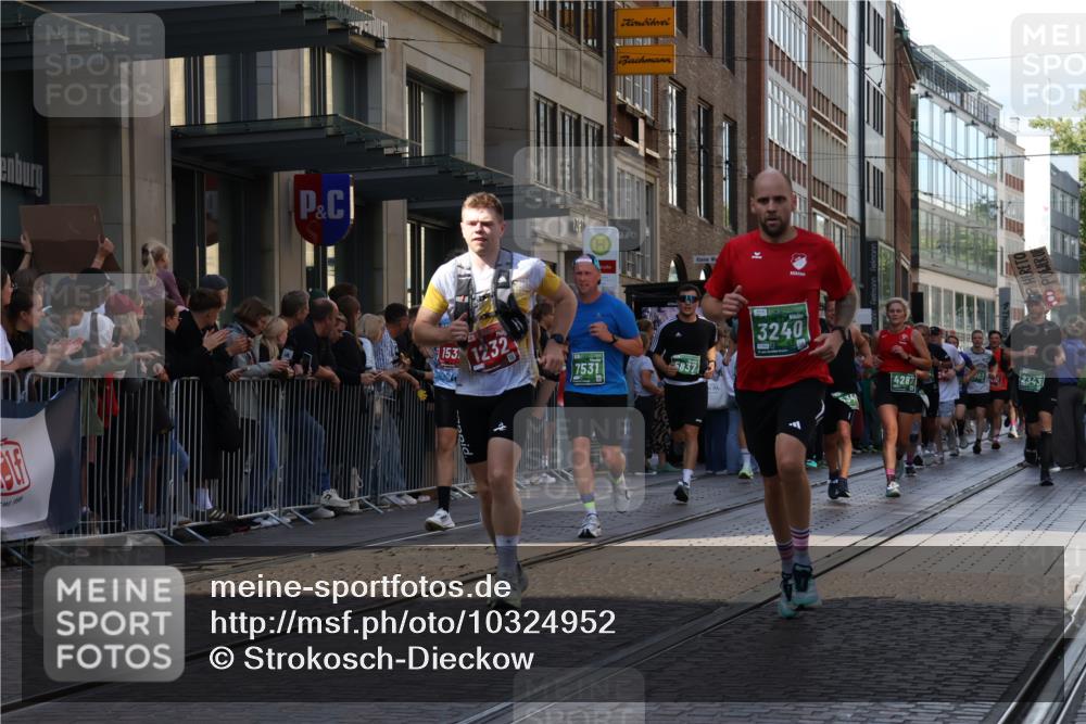13.09.2026 - 21. swb-Marathon Bremen Strokosch-Dieckow http://msf.ph/oto/10324952 13.09.2026 13:19:42 Ziel 205, 411, 431, 495, 511, 655, 1053, 1058, 1252, 1390, 1537, 1551, 1931, 1972, 2122, 2343, 2807, 2885, 2903, 3240, 3319, 3411, 3690, 3966, 4101, 4287, 5340, 5389, 5813, 5837, 6663, 7341, 7404, 7488, 7531, 8263, 9082, 9359, 9518, 9756, 13192, 161, 461, 926, 1010, 1232, 1281, 1468, 1535, 1642, 2870, 2906, 3966, 4319, 4455, 4479, 4480, 4977, 4978, 5371, 7037, 7140, 7268, 7655, 7945, 8153, 8185, 9359, 9984, 13163 meine-sportfotos.de