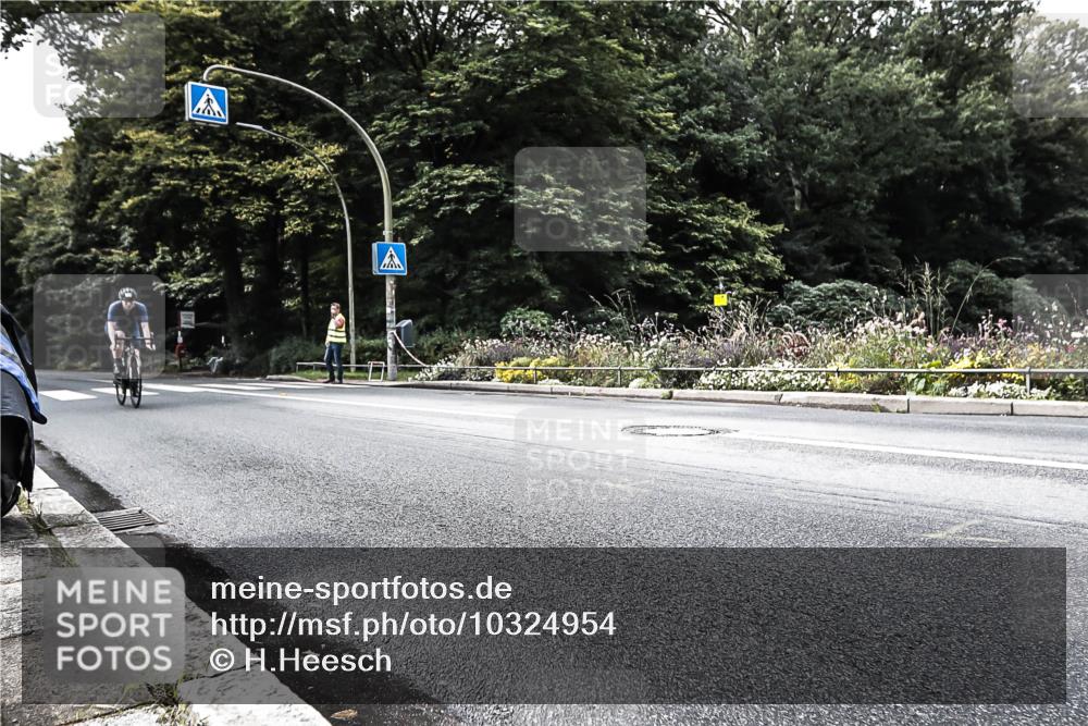 13.09.2026 - Stadtparktriathlon H.Heesch http://msf.ph/oto/10324954 13.09.2026 11:30:31 Radfahren 757, 790 meine-sportfotos.de