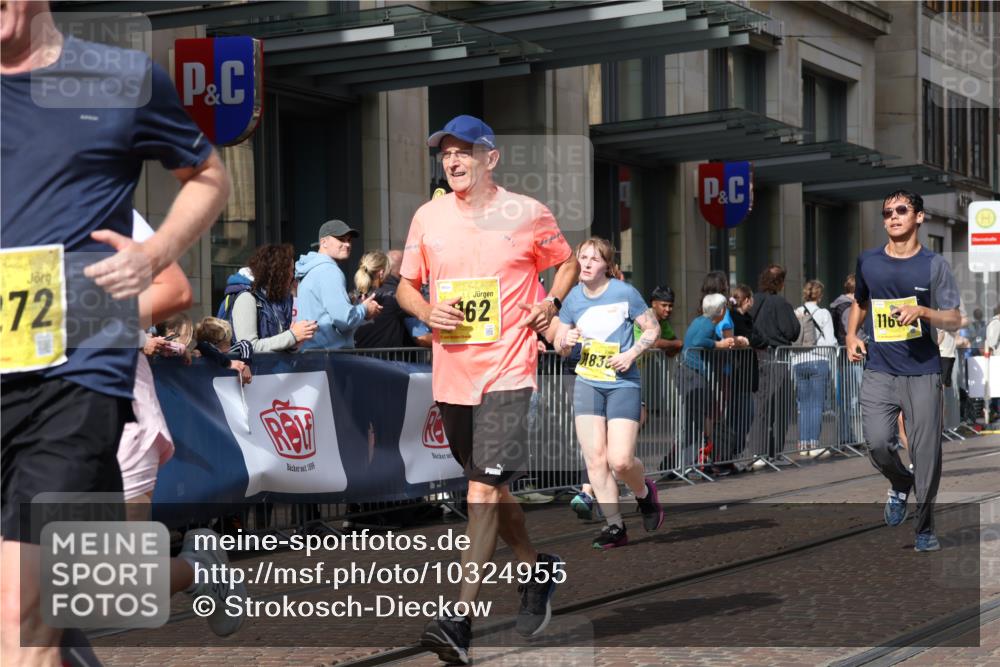 13.09.2026 - 21. swb-Marathon Bremen Strokosch-Dieckow http://msf.ph/oto/10324955 13.09.2026 11:00:31 Ziel 10093, 10263, 10272, 10275, 10306, 10367, 10368, 10428, 10753, 10857, 11055, 11162, 11180, 11247, 11343, 11359, 11475, 11540, 11556, 11687, 11708, 11728, 11797, 11804, 11819, 11838, 11959, 12006, 12116, 12397, 12428, 12430, 10144, 10272, 10275, 10369, 10677, 10801, 10810, 11016, 11045, 11126, 11129, 11547, 11623, 11769, 12018, 12105, 12106, 12190, 12291, 12352, 12394, 12530, 12531 meine-sportfotos.de