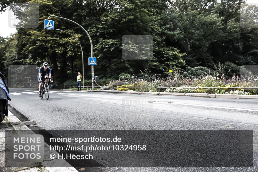 13.09.2026 - Stadtparktriathlon H.Heesch http://msf.ph/oto/10324958 13.09.2026 11:30:31 Radfahren 757, 790 meine-sportfotos.de