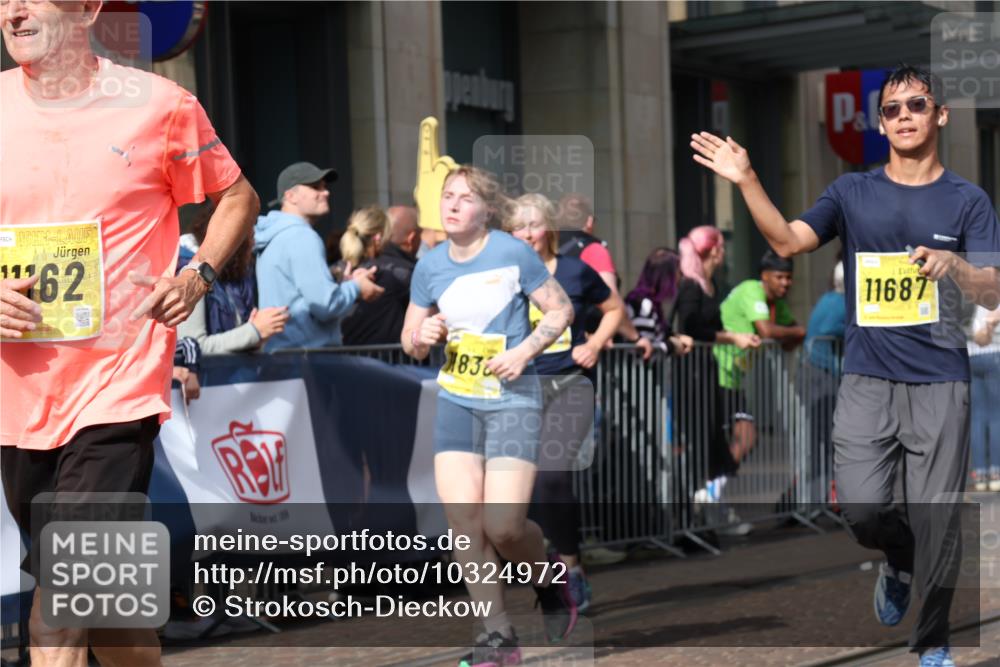 13.09.2026 - 21. swb-Marathon Bremen Strokosch-Dieckow http://msf.ph/oto/10324972 13.09.2026 11:00:32 Ziel 10093, 10263, 10306, 10367, 10368, 10428, 10753, 10857, 11055, 11162, 11180, 11247, 11343, 11359, 11475, 11540, 11556, 11687, 11708, 11728, 11797, 11804, 11819, 11838, 11959, 12006, 12085, 12116, 12397, 12428, 12430, 10144, 10272, 10275, 10369, 10677, 10801, 10810, 11016, 11045, 11126, 11129, 11180, 11547, 11623, 11708, 11769, 12018, 12105, 12106, 12190, 12291, 12352, 12394, 12530, 12531 meine-sportfotos.de