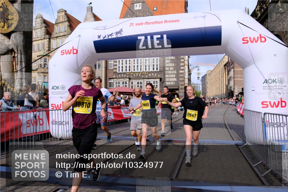 13.09.2026 - 21. swb-Marathon Bremen Tim E. http://msf.ph/oto/10324977 13.09.2026 11:00:35 Ziel 10144, 10677, 10801, 10810, 11016, 11045, 11129, 11547, 11587, 11588, 11589, 11623, 11907, 12105, 12106, 12190, 12291, 12352, 12394, 12530, 12531 meine-sportfotos.de