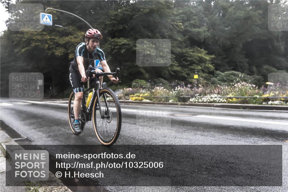 13.09.2026 - Stadtparktriathlon H.Heesch http://msf.ph/oto/10325006 13.09.2026 12:41:37 Radfahren 1086, 1187, 1249 meine-sportfotos.de
