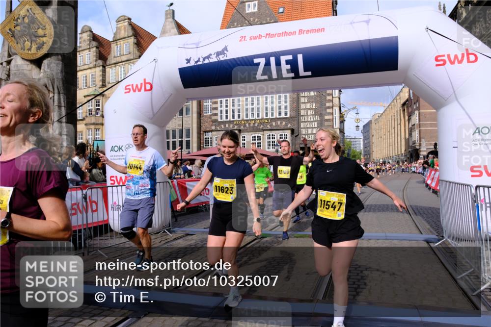 13.09.2026 - 21. swb-Marathon Bremen Tim E. http://msf.ph/oto/10325007 13.09.2026 11:00:35 Ziel 10144, 10677, 10801, 10810, 11016, 11045, 11129, 11547, 11587, 11588, 11589, 11623, 11907, 12105, 12106, 12190, 12291, 12352, 12394, 12530, 12531 meine-sportfotos.de