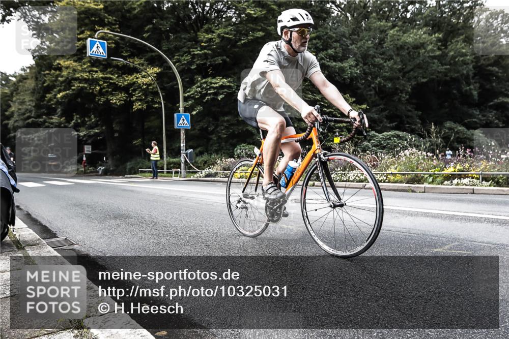 13.09.2026 - Stadtparktriathlon H.Heesch http://msf.ph/oto/10325031 13.09.2026 11:30:54 Radfahren 594, 611 meine-sportfotos.de