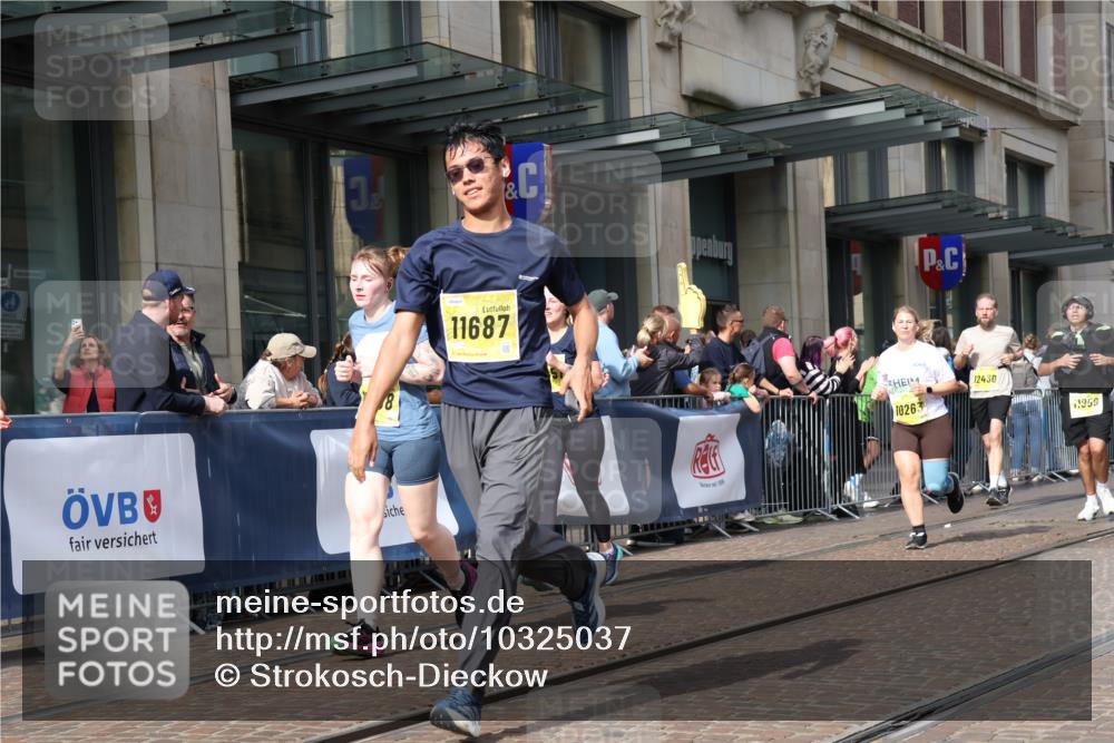 13.09.2026 - 21. swb-Marathon Bremen Strokosch-Dieckow http://msf.ph/oto/10325037 13.09.2026 11:00:33 Ziel 10093, 10263, 10306, 10367, 10368, 10428, 10753, 10857, 11055, 11162, 11247, 11343, 11359, 11475, 11540, 11556, 11687, 11728, 11797, 11804, 11819, 11838, 11959, 12006, 12085, 12116, 12397, 12428, 12430, 10144, 10272, 10275, 10369, 10677, 10801, 10810, 11016, 11045, 11126, 11129, 11180, 11547, 11623, 11687, 11708, 11769, 11838, 12018, 12105, 12106, 12190, 12291, 12394, 12530, 12531 meine-sportfotos.de