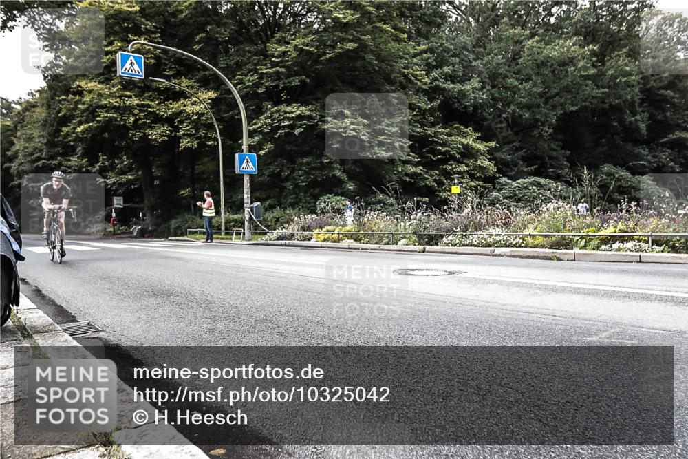 13.09.2026 - Stadtparktriathlon H.Heesch http://msf.ph/oto/10325042 13.09.2026 11:30:55 Radfahren 594, 611 meine-sportfotos.de