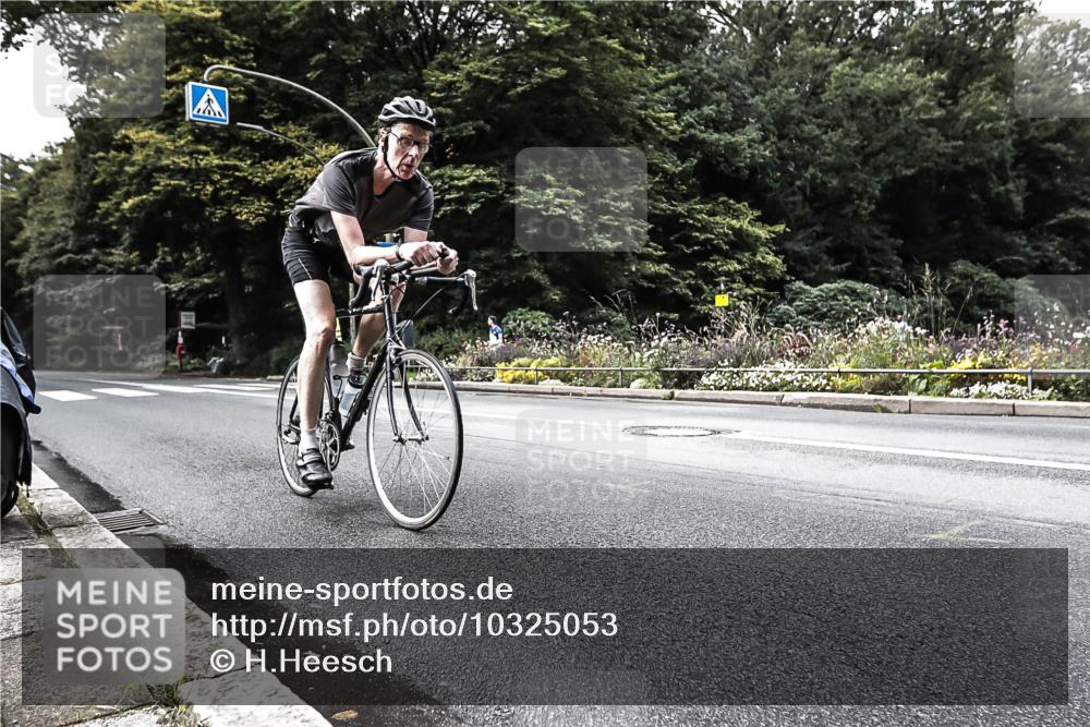 13.09.2026 - Stadtparktriathlon H.Heesch http://msf.ph/oto/10325053 13.09.2026 11:30:56 Radfahren 594, 611 meine-sportfotos.de