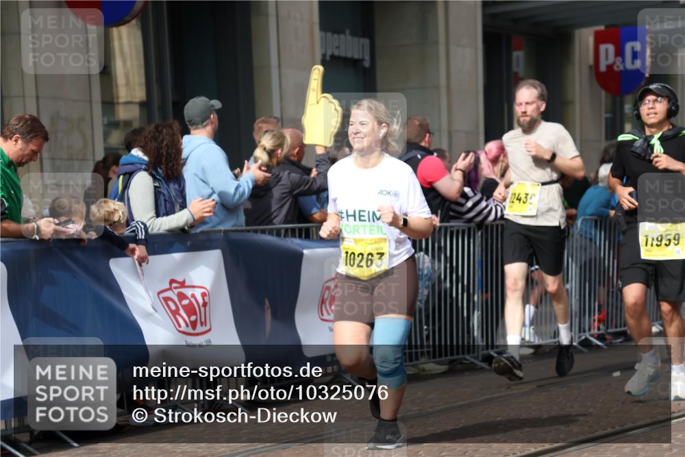 13.09.2026 - 21. swb-Marathon Bremen Strokosch-Dieckow http://msf.ph/oto/10325076 13.09.2026 11:00:34 Ziel 10093, 10263, 10306, 10367, 10368, 10428, 10639, 10753, 10857, 11055, 11162, 11247, 11343, 11359, 11475, 11540, 11556, 11728, 11797, 11804, 11819, 11959, 12006, 12085, 12116, 12397, 12428, 12430, 10144, 10272, 10275, 10369, 10677, 10801, 10810, 11016, 11045, 11126, 11129, 11180, 11547, 11623, 11687, 11708, 11769, 11838, 12018, 12105, 12106, 12190, 12291, 12394, 12530, 12531 meine-sportfotos.de