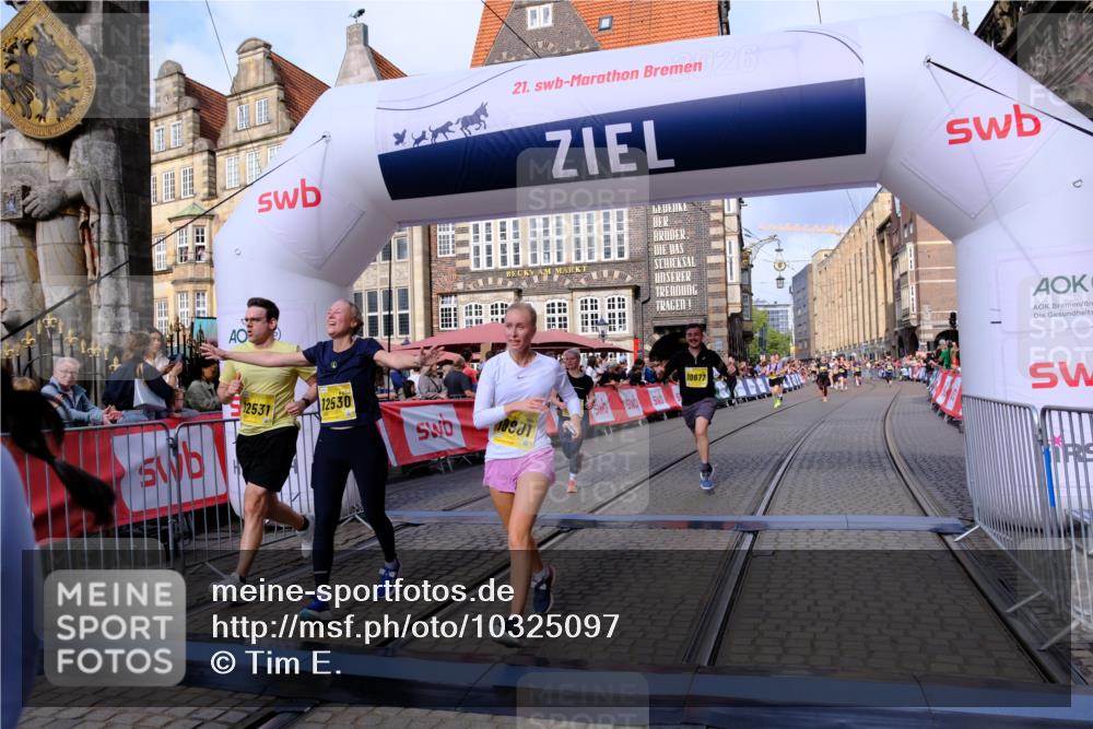 13.09.2026 - 21. swb-Marathon Bremen Tim E. http://msf.ph/oto/10325097 13.09.2026 11:00:39 Ziel 10144, 10677, 10801, 10810, 11016, 11045, 11126, 11129, 11547, 11623, 12018, 12105, 12106, 12190, 12291, 12352, 12394, 12530, 12531 meine-sportfotos.de