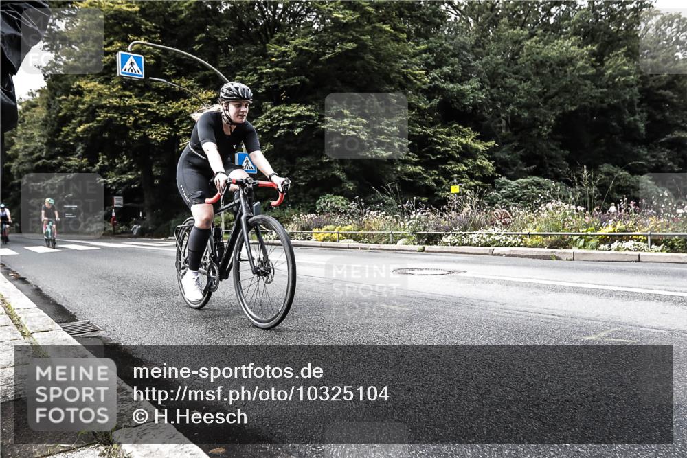 13.09.2026 - Stadtparktriathlon H.Heesch http://msf.ph/oto/10325104 13.09.2026 11:31:15 Radfahren 690, 748, 800 meine-sportfotos.de