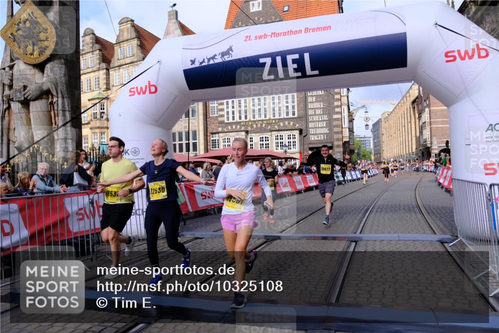13.09.2026 - 21. swb-Marathon Bremen Tim E. http://msf.ph/oto/10325108 13.09.2026 11:00:39 Ziel 10144, 10677, 10801, 10810, 11016, 11045, 11126, 11129, 11547, 11623, 12018, 12105, 12106, 12190, 12291, 12352, 12394, 12530, 12531 meine-sportfotos.de