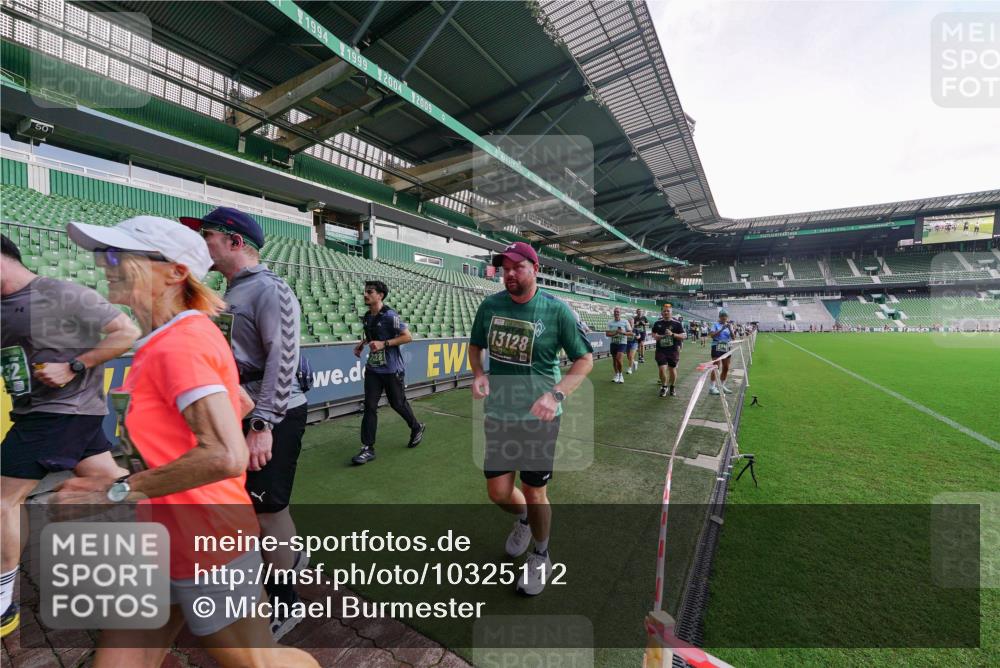 13.09.2026 - 21. swb-Marathon Bremen Michael Burmester http://msf.ph/oto/10325112 13.09.2026 13:28:29 Laufen im Stadion 111, 186, 220, 357, 422, 476, 478, 597, 685, 726, 729, 754, 829, 888, 925, 986, 1079, 1220, 1298, 1325, 1384, 1412, 1496, 1608, 1615, 1741, 1769, 1777, 1958, 1961, 1984, 2236, 2326, 2365, 2472, 2502, 2507, 2574, 2593, 2725, 2743, 2748, 2862, 2868, 2875, 2876, 2923, 2924, 2991, 3020, 3045, 3061, 3073, 3154, 3184, 3219, 3238, 3274, 3321, 3361, 3589, 3592, 3594, 3595, 3678, 3694, 3755, 3756, 3798, 3826, 3853, 3885, 3907, 3953, 3965, 3971, 3978, 3987, 4108, 4238, 4457, 4660 meine-sportfotos.de