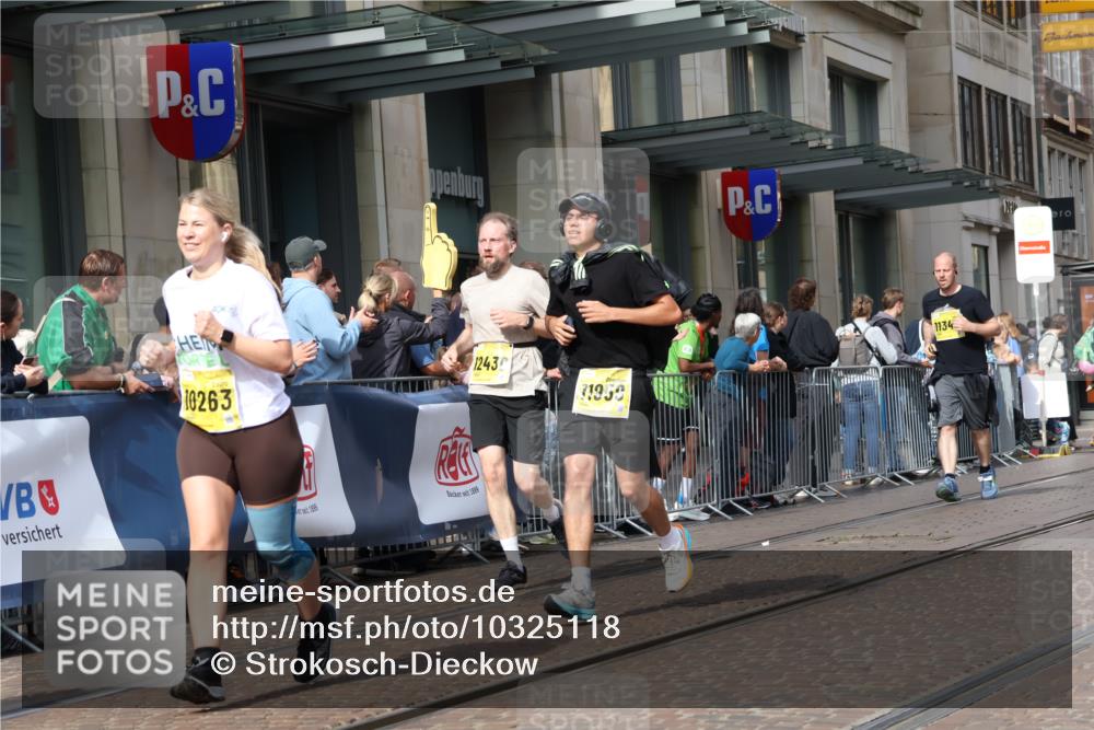 13.09.2026 - 21. swb-Marathon Bremen Strokosch-Dieckow http://msf.ph/oto/10325118 13.09.2026 11:00:35 Ziel 10093, 10263, 10306, 10367, 10368, 10428, 10639, 10753, 10857, 11055, 11162, 11247, 11343, 11359, 11475, 11540, 11556, 11728, 11797, 11804, 11819, 11850, 11959, 12006, 12085, 12116, 12397, 12428, 12430, 10144, 10272, 10275, 10306, 10369, 10677, 10801, 10810, 11016, 11045, 11126, 11129, 11162, 11180, 11547, 11623, 11687, 11708, 11769, 11838, 12018, 12105, 12106, 12190, 12291, 12394, 12430, 12530, 12531 meine-sportfotos.de