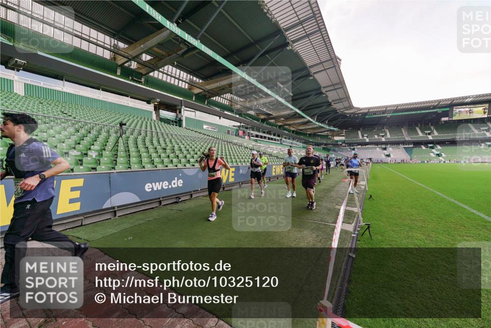 13.09.2026 - 21. swb-Marathon Bremen Michael Burmester http://msf.ph/oto/10325120 13.09.2026 13:28:30 Laufen im Stadion 111, 186, 220, 357, 422, 476, 478, 597, 685, 726, 729, 754, 829, 888, 925, 986, 1079, 1220, 1298, 1325, 1384, 1412, 1496, 1608, 1615, 1741, 1769, 1777, 1958, 1961, 1984, 2236, 2326, 2365, 2472, 2502, 2507, 2574, 2593, 2725, 2743, 2862, 2868, 2875, 2876, 2923, 2924, 2991, 3020, 3045, 3061, 3073, 3154, 3184, 3219, 3238, 3274, 3321, 3361, 3589, 3592, 3594, 3595, 3678, 3694, 3755, 3756, 3798, 3826, 3853, 3885, 3907, 3953, 3965, 3971, 3978, 3987, 4108, 4238, 4457, 4660 meine-sportfotos.de