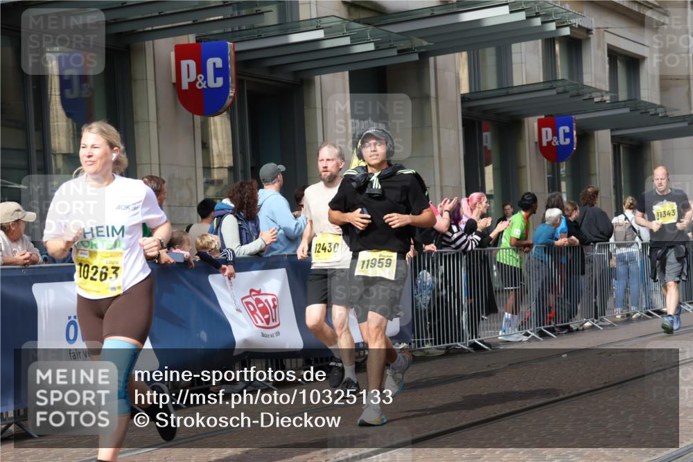 13.09.2026 - 21. swb-Marathon Bremen Strokosch-Dieckow http://msf.ph/oto/10325133 13.09.2026 11:00:35 Ziel 10093, 10263, 10306, 10367, 10368, 10428, 10639, 10753, 10857, 11055, 11162, 11247, 11343, 11359, 11475, 11540, 11556, 11728, 11797, 11804, 11819, 11850, 11959, 12006, 12085, 12116, 12397, 12428, 12430, 10144, 10272, 10275, 10306, 10369, 10677, 10801, 10810, 11016, 11045, 11126, 11129, 11162, 11180, 11547, 11623, 11687, 11708, 11769, 11838, 12018, 12105, 12106, 12190, 12291, 12394, 12430, 12530, 12531 meine-sportfotos.de