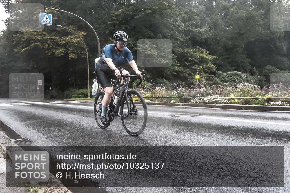 13.09.2026 - Stadtparktriathlon H.Heesch http://msf.ph/oto/10325137 13.09.2026 12:42:35 Radfahren 1043, 1096, 1117 meine-sportfotos.de