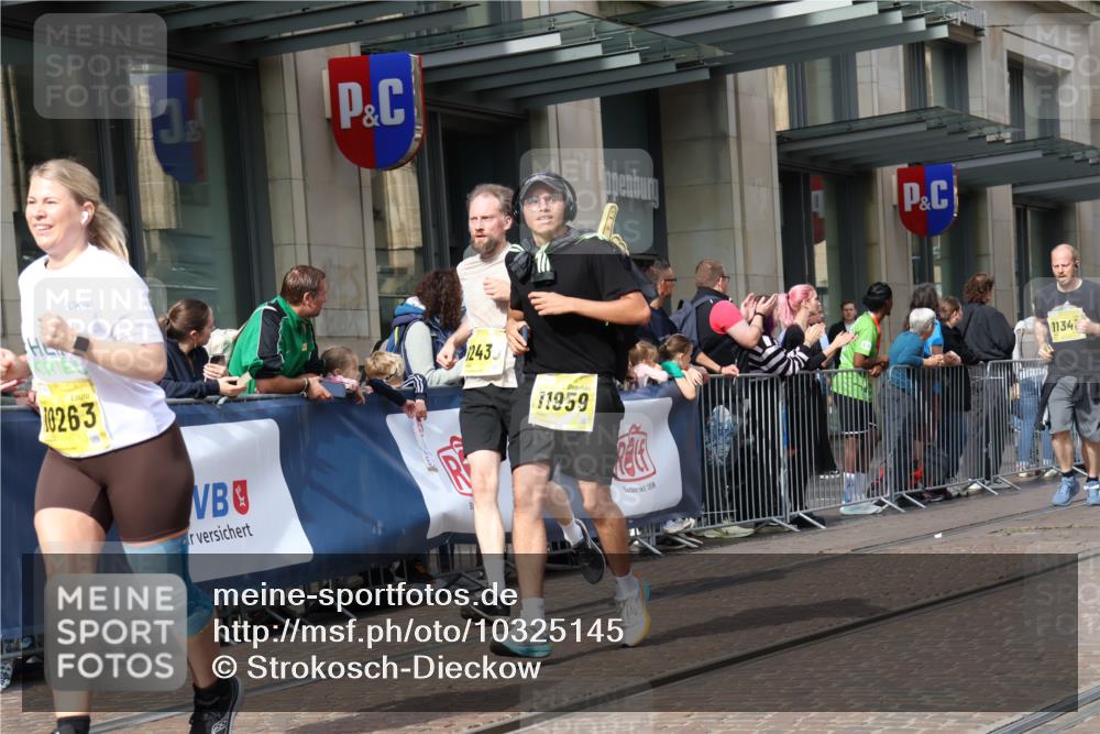 13.09.2026 - 21. swb-Marathon Bremen Strokosch-Dieckow http://msf.ph/oto/10325145 13.09.2026 11:00:35 Ziel 10093, 10263, 10306, 10367, 10368, 10428, 10639, 10753, 10857, 11055, 11162, 11247, 11343, 11359, 11475, 11540, 11556, 11728, 11797, 11804, 11819, 11850, 11959, 12006, 12085, 12116, 12397, 12428, 12430, 10144, 10272, 10275, 10306, 10369, 10677, 10801, 10810, 11016, 11045, 11126, 11129, 11162, 11180, 11547, 11623, 11687, 11708, 11769, 11838, 12018, 12105, 12106, 12190, 12291, 12394, 12430, 12530, 12531 meine-sportfotos.de