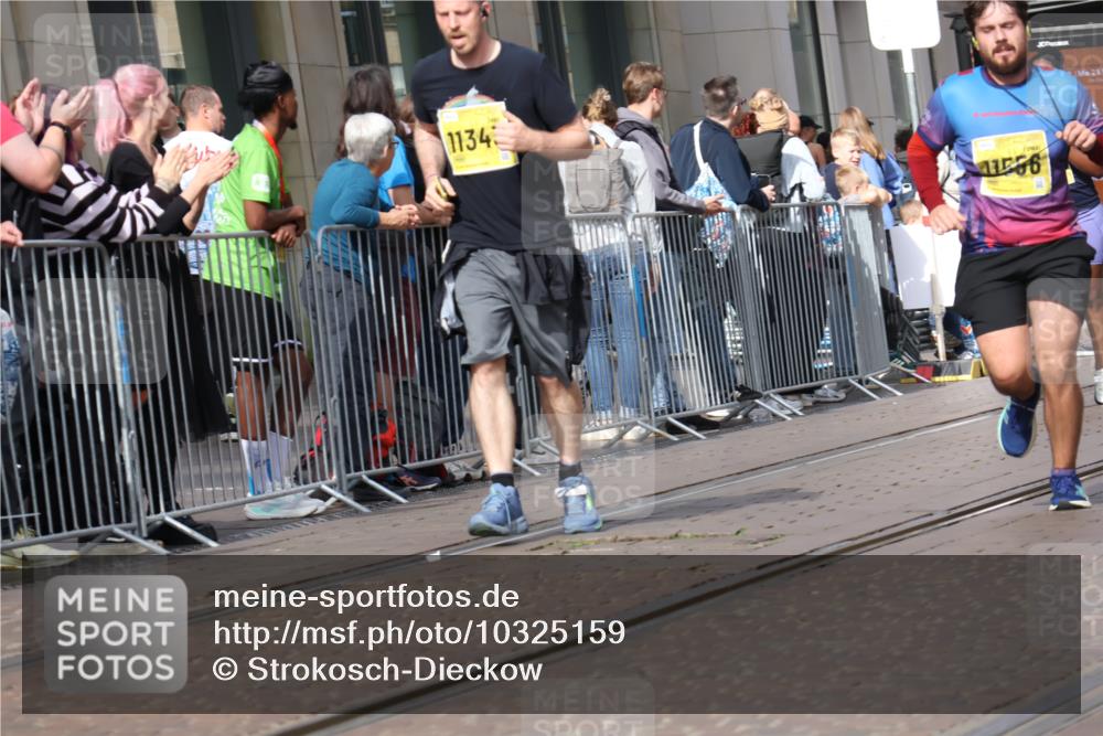 13.09.2026 - 21. swb-Marathon Bremen Strokosch-Dieckow http://msf.ph/oto/10325159 13.09.2026 11:00:36 Ziel 10093, 10263, 10367, 10368, 10428, 10639, 10753, 10857, 11055, 11247, 11343, 11359, 11475, 11540, 11556, 11728, 11797, 11804, 11819, 11850, 11959, 12006, 12085, 12116, 12397, 12428, 10144, 10263, 10272, 10275, 10306, 10369, 10677, 10801, 10810, 11045, 11126, 11129, 11162, 11180, 11547, 11623, 11687, 11708, 11769, 11838, 12018, 12105, 12106, 12190, 12291, 12394, 12430, 12530, 12531 meine-sportfotos.de
