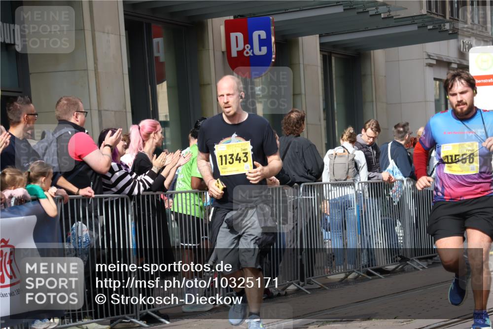 13.09.2026 - 21. swb-Marathon Bremen Strokosch-Dieckow http://msf.ph/oto/10325171 13.09.2026 11:00:37 Ziel 10093, 10367, 10368, 10428, 10639, 10753, 10857, 11049, 11055, 11116, 11247, 11343, 11359, 11475, 11540, 11556, 11728, 11797, 11804, 11819, 11850, 11959, 12006, 12085, 12116, 12397, 12428, 10144, 10263, 10272, 10275, 10306, 10369, 10677, 10801, 10810, 11045, 11126, 11129, 11162, 11180, 11547, 11556, 11623, 11687, 11708, 11769, 11838, 12018, 12105, 12106, 12190, 12291, 12394, 12430, 12530, 12531 meine-sportfotos.de