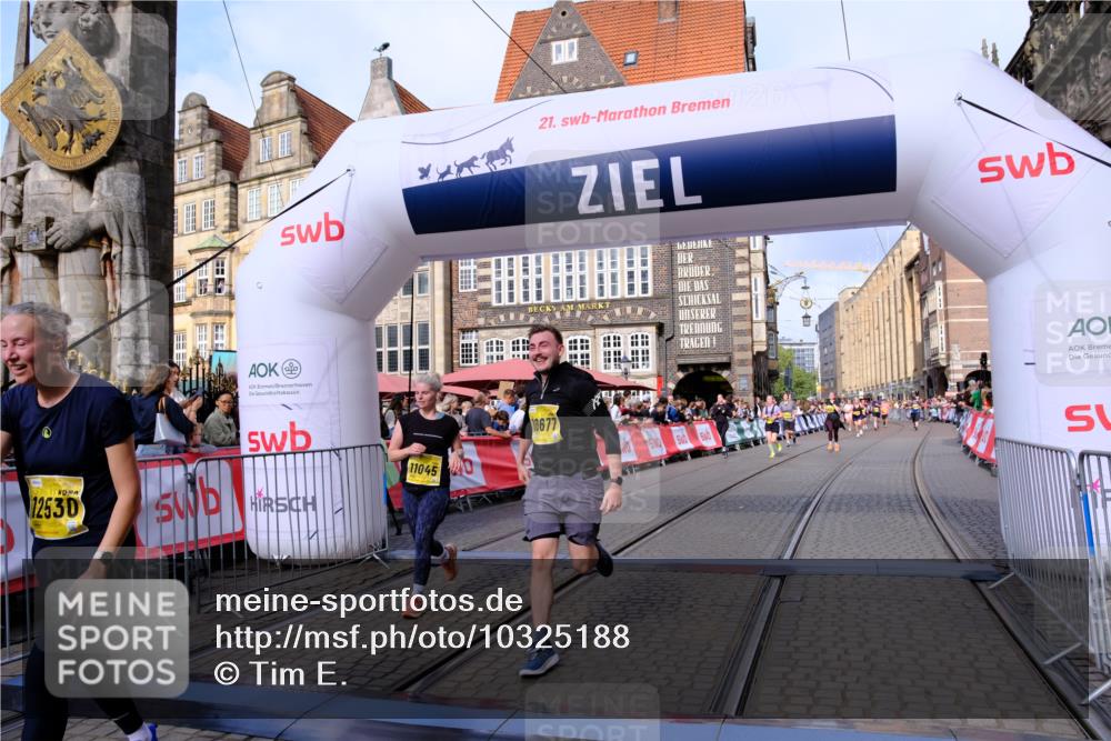 13.09.2026 - 21. swb-Marathon Bremen Tim E. http://msf.ph/oto/10325188 13.09.2026 11:00:40 Ziel 10144, 10369, 10677, 10801, 10810, 11016, 11045, 11126, 11129, 11547, 11623, 11769, 12018, 12105, 12106, 12190, 12291, 12352, 12394, 12530, 12531 meine-sportfotos.de