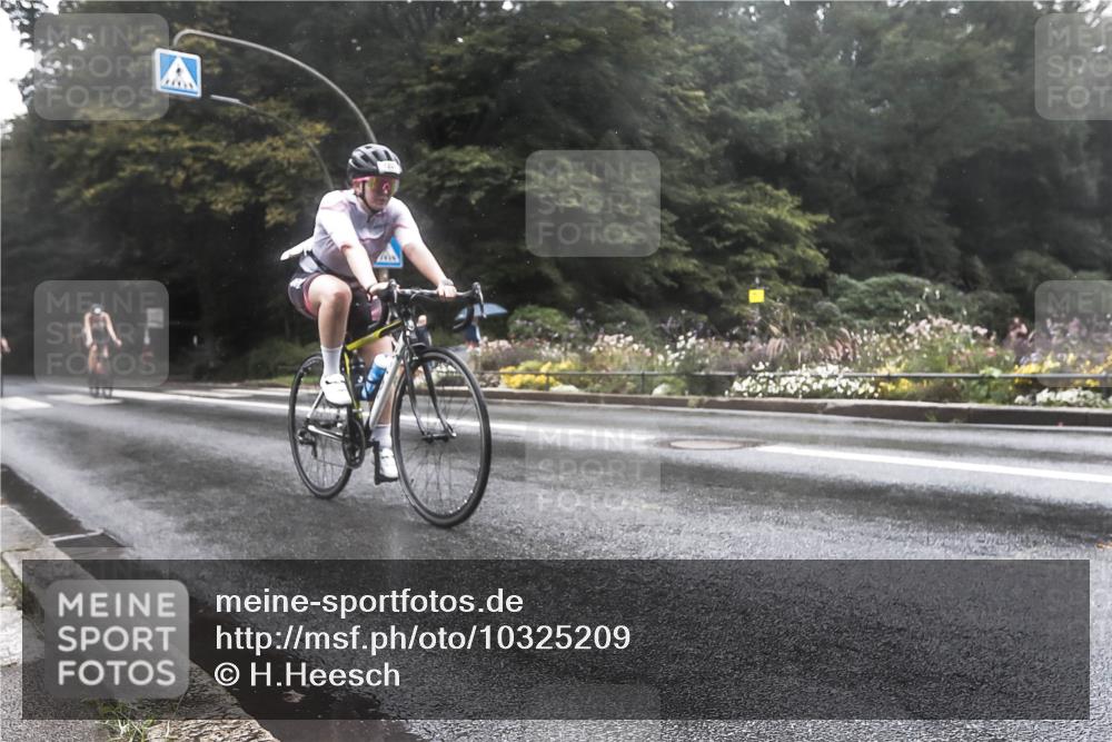 13.09.2026 - Stadtparktriathlon H.Heesch http://msf.ph/oto/10325209 13.09.2026 12:43:24 Radfahren 1077, 1104, 1113, 1199, 1229 meine-sportfotos.de