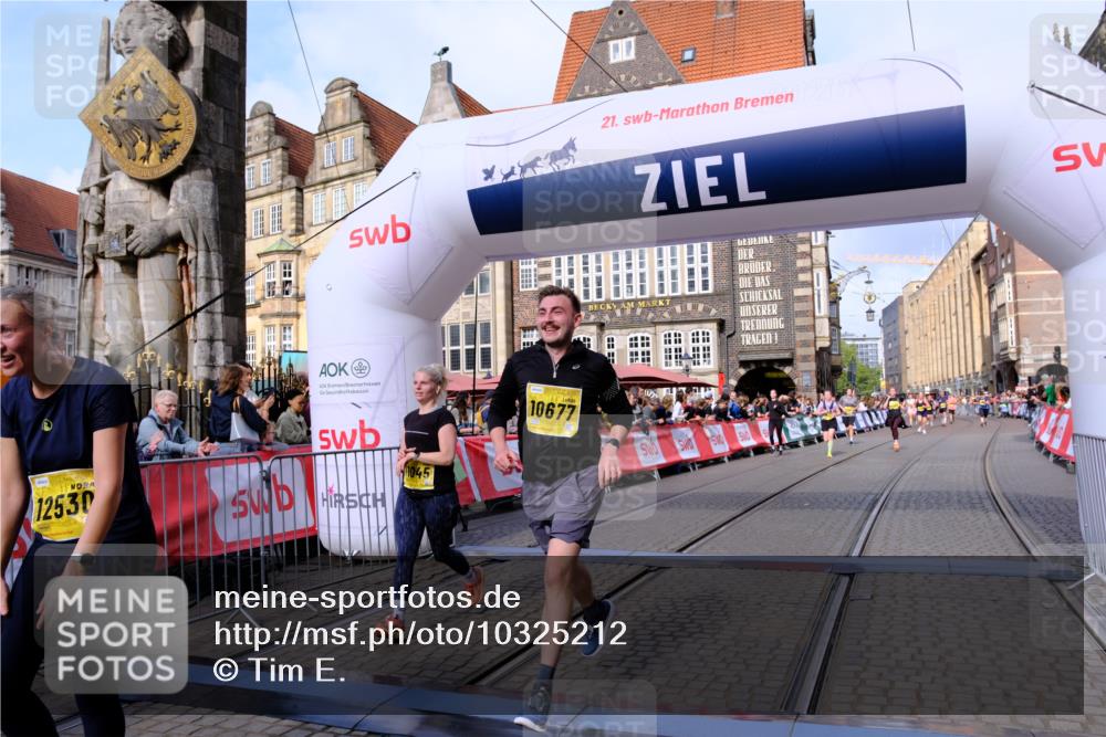 13.09.2026 - 21. swb-Marathon Bremen Tim E. http://msf.ph/oto/10325212 13.09.2026 11:00:41 Ziel 10144, 10369, 10677, 10801, 10810, 11016, 11045, 11126, 11129, 11547, 11623, 11769, 12018, 12105, 12106, 12190, 12291, 12394, 12530, 12531 meine-sportfotos.de