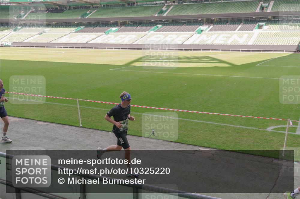 13.09.2026 - 21. swb-Marathon Bremen Michael Burmester http://msf.ph/oto/10325220 13.09.2026 12:54:35 Laufen im Stadion 145, 161, 189, 201, 205, 313, 376, 385, 388, 461, 472, 481, 495, 541, 560, 615, 616, 666, 675, 696, 740, 755, 816, 827, 982, 985, 987, 1053, 1056, 1076, 1197, 1207, 1390, 1419, 1433, 1445, 1468, 1551, 1599, 1631, 1658, 1664, 1704, 1707, 1814, 2055, 2125, 2234, 2251, 2280, 2362, 2383, 2390, 2401, 2422, 2454, 2474, 2499, 2623, 2701, 2733, 2801, 2820, 2824, 2870, 2882, 2913, 2922, 2962, 2971, 2997, 3012, 3054, 3134, 3175, 3206, 3241, 3246, 3346, 3356, 3357, 3413, 3706, 3716, 3836 meine-sportfotos.de
