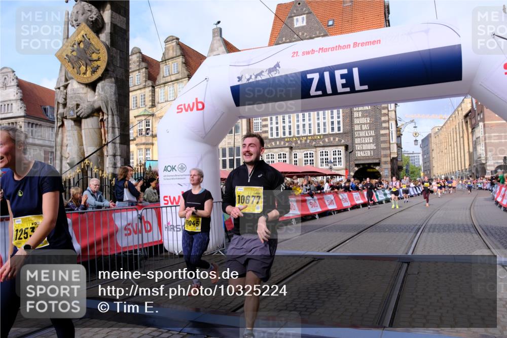 13.09.2026 - 21. swb-Marathon Bremen Tim E. http://msf.ph/oto/10325224 13.09.2026 11:00:41 Ziel 10144, 10369, 10677, 10801, 10810, 11016, 11045, 11126, 11129, 11547, 11623, 11769, 12018, 12105, 12106, 12190, 12291, 12394, 12530, 12531 meine-sportfotos.de