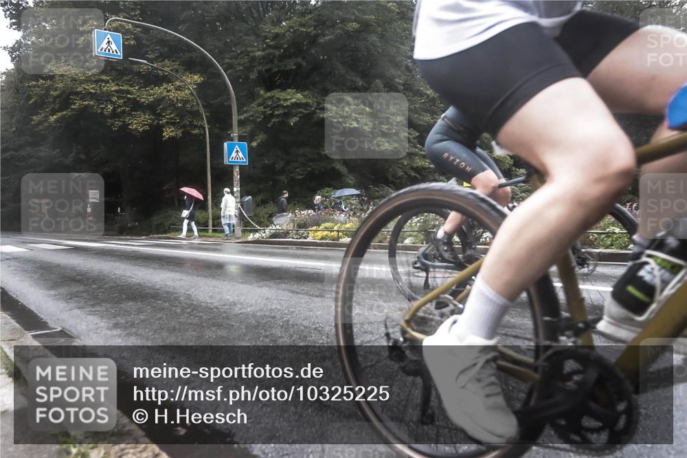 13.09.2026 - Stadtparktriathlon H.Heesch http://msf.ph/oto/10325225 13.09.2026 12:43:27 Radfahren 1077, 1104, 1113, 1199, 1229 meine-sportfotos.de