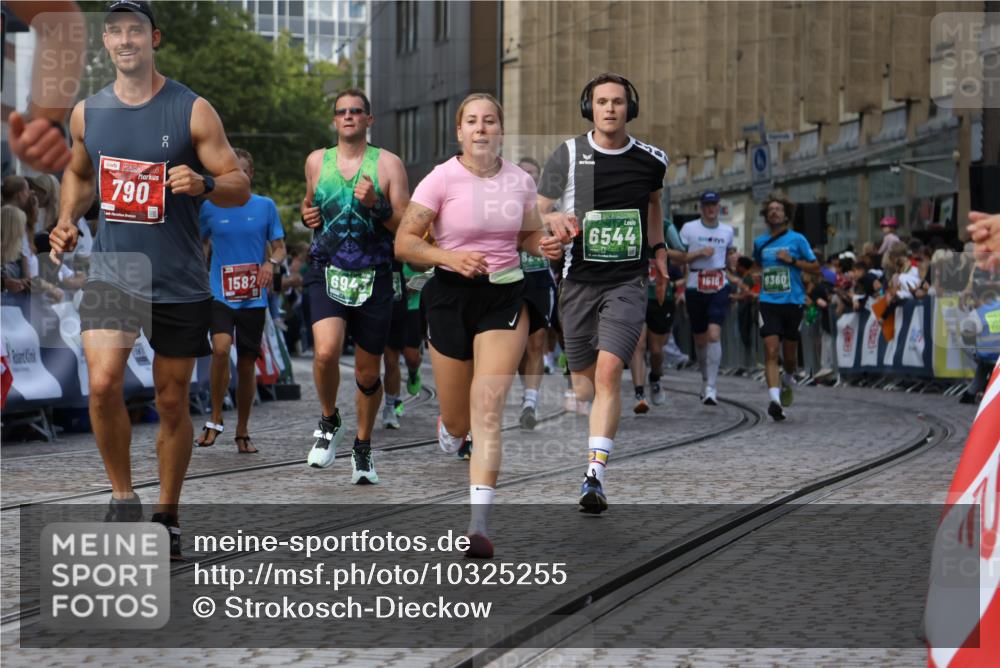 13.09.2026 - 21. swb-Marathon Bremen Strokosch-Dieckow http://msf.ph/oto/10325255 13.09.2026 13:24:55 Ziel 282, 789, 790, 1516, 1582, 2280, 3375, 3524, 3994, 4277, 5328, 5572, 5668, 5669, 5953, 6080, 6626, 7568, 8310, 8636, 8784, 8881, 9264, 9541, 9573, 9676, 10069, 10071, 10097, 1080, 1166, 1264, 1436, 1448, 2322, 3105, 4091, 4113, 4507, 4918, 6079, 6544, 6943, 7409, 8245, 9073, 9152, 9360, 9493, 13088 meine-sportfotos.de