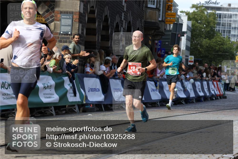 13.09.2026 - 21. swb-Marathon Bremen Strokosch-Dieckow http://msf.ph/oto/10325288 13.09.2026 13:11:14 Ziel 335, 384, 697, 1385, 1498, 2021, 2347, 2759, 4023, 4475, 4571, 5079, 5155, 5168, 5314, 5387, 6471, 6657, 7115, 7136, 8183, 9622, 9659, 13248, 382, 3899, 6274, 9291 meine-sportfotos.de