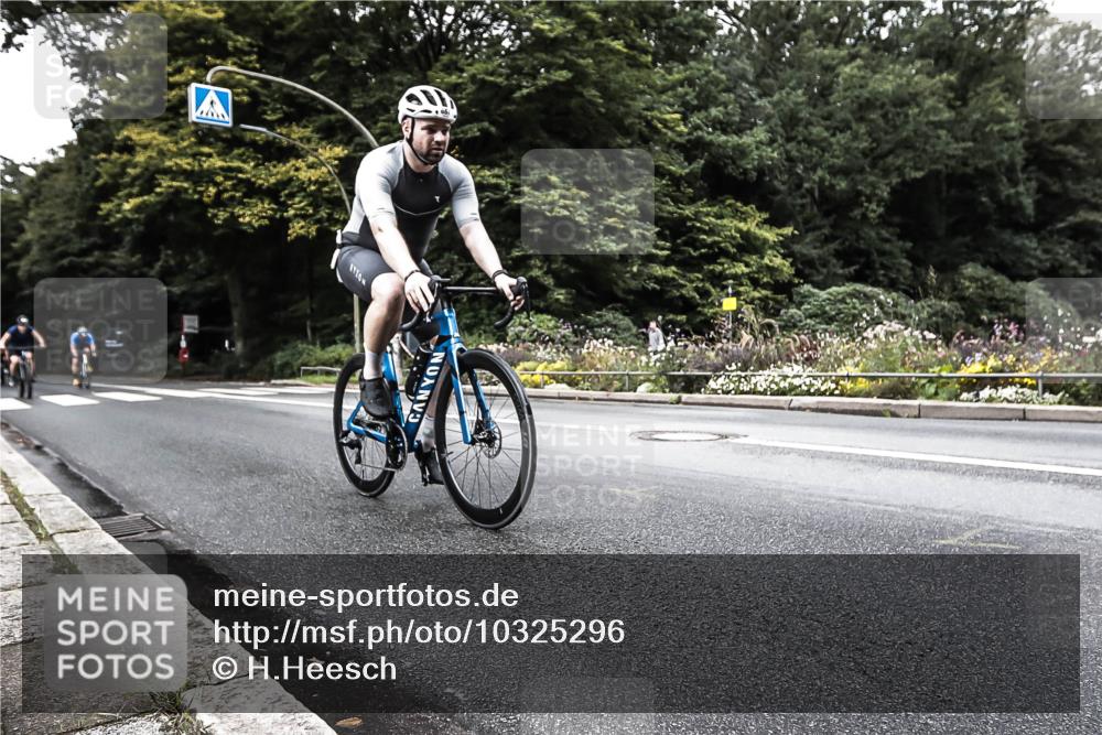 13.09.2026 - Stadtparktriathlon H.Heesch http://msf.ph/oto/10325296 13.09.2026 11:32:54 Radfahren 657, 677, 712, 739 meine-sportfotos.de