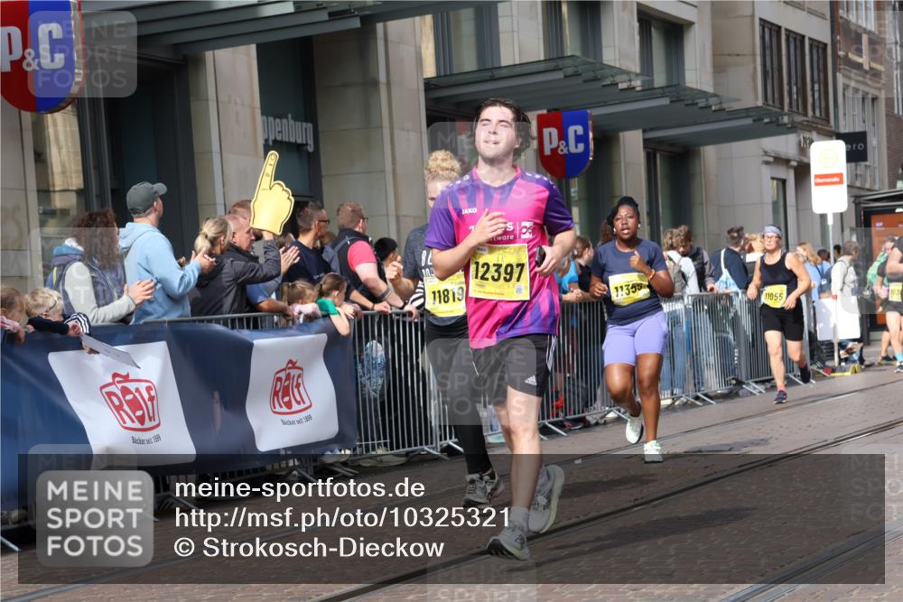 13.09.2026 - 21. swb-Marathon Bremen Strokosch-Dieckow http://msf.ph/oto/10325321 13.09.2026 11:00:40 Ziel 10093, 10367, 10368, 10428, 10639, 10753, 10857, 10964, 10965, 11049, 11055, 11116, 11247, 11359, 11428, 11540, 11681, 11682, 11728, 11797, 11804, 11819, 11850, 11959, 12006, 12085, 12116, 12241, 12397, 12428, 10263, 10272, 10275, 10306, 10369, 10677, 10801, 11045, 11126, 11129, 11162, 11180, 11343, 11475, 11556, 11687, 11708, 11769, 11838, 11959, 12018, 12105, 12106, 12291, 12394, 12430, 12530, 12531 meine-sportfotos.de