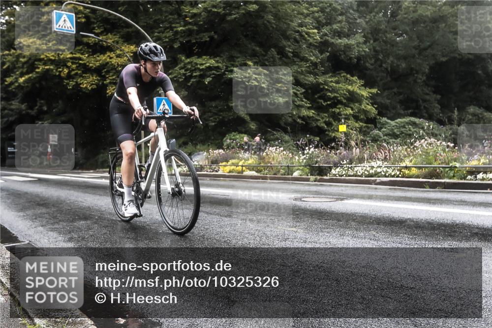 13.09.2026 - Stadtparktriathlon H.Heesch http://msf.ph/oto/10325326 13.09.2026 12:44:43 Radfahren 1121, 1148 meine-sportfotos.de