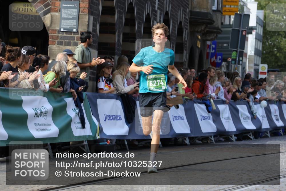 13.09.2026 - 21. swb-Marathon Bremen Strokosch-Dieckow http://msf.ph/oto/10325327 13.09.2026 13:11:16 Ziel 335, 384, 697, 1385, 2021, 2759, 4023, 4475, 4571, 5079, 5155, 5168, 5314, 5387, 6471, 6657, 7115, 7136, 8183, 9410, 9622, 9659, 13248, 382, 3899, 6274, 7109, 9291 meine-sportfotos.de