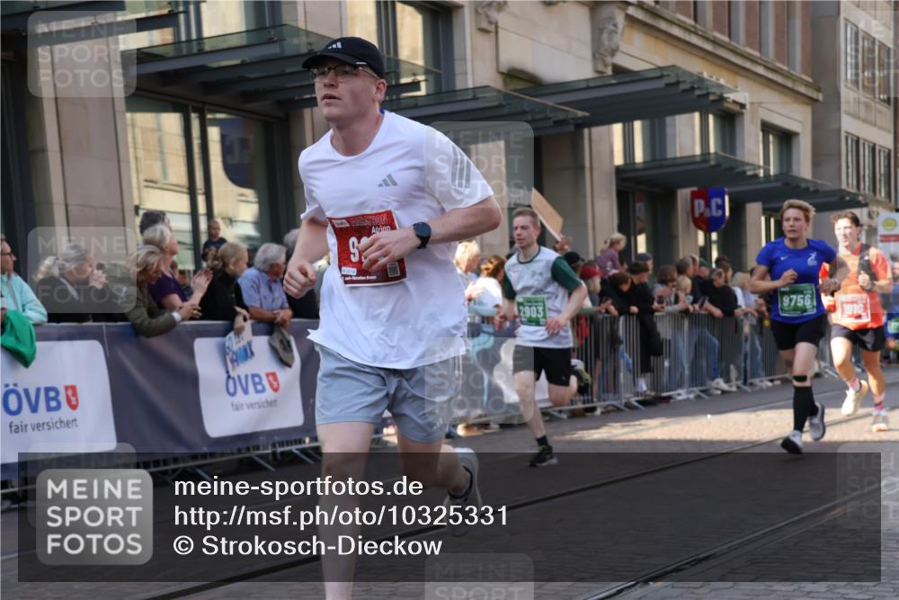 13.09.2026 - 21. swb-Marathon Bremen Strokosch-Dieckow http://msf.ph/oto/10325331 13.09.2026 13:19:51 Ziel 205, 431, 495, 511, 655, 1058, 1252, 1390, 1537, 1750, 1931, 1972, 2122, 2343, 2577, 2807, 2885, 2903, 3685, 3690, 4287, 5340, 5389, 5583, 5813, 5837, 6663, 6901, 7018, 7341, 7404, 7531, 7664, 8178, 9518, 9756, 13192, 161, 411, 461, 926, 1010, 1053, 1232, 1281, 1468, 1535, 1551, 1642, 1972, 2870, 2906, 3240, 3319, 3411, 3966, 4101, 4479, 4480, 4977, 4978, 7037, 7140, 7488, 7655, 8185, 8263, 9082, 9359, 9984, 13163 meine-sportfotos.de