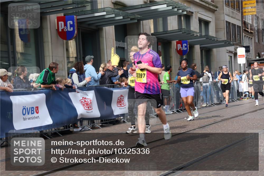 13.09.2026 - 21. swb-Marathon Bremen Strokosch-Dieckow http://msf.ph/oto/10325336 13.09.2026 11:00:41 Ziel 10093, 10367, 10368, 10428, 10639, 10753, 10857, 10964, 10965, 11049, 11055, 11116, 11247, 11359, 11428, 11540, 11681, 11682, 11728, 11797, 11804, 11819, 11850, 12006, 12085, 12116, 12241, 12397, 12428, 10263, 10272, 10275, 10306, 10369, 10677, 10801, 11045, 11126, 11129, 11162, 11180, 11343, 11475, 11556, 11687, 11708, 11769, 11797, 11838, 11959, 12018, 12291, 12394, 12430, 12530, 12531 meine-sportfotos.de