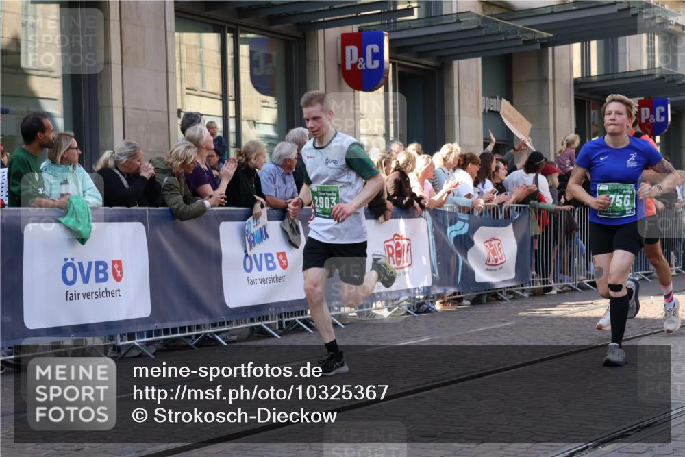 13.09.2026 - 21. swb-Marathon Bremen Strokosch-Dieckow http://msf.ph/oto/10325367 13.09.2026 13:19:51 Ziel 205, 431, 495, 511, 655, 1058, 1252, 1390, 1537, 1750, 1931, 1972, 2122, 2343, 2577, 2807, 2885, 2903, 3685, 3690, 4287, 5340, 5389, 5583, 5813, 5837, 6663, 6901, 7018, 7341, 7404, 7531, 7664, 8178, 9518, 9756, 13192, 161, 411, 461, 926, 1010, 1053, 1232, 1281, 1468, 1535, 1551, 1642, 1972, 2870, 2906, 3240, 3319, 3411, 3966, 4101, 4479, 4480, 4977, 4978, 7037, 7140, 7488, 7655, 8185, 8263, 9082, 9359, 9984, 13163 meine-sportfotos.de