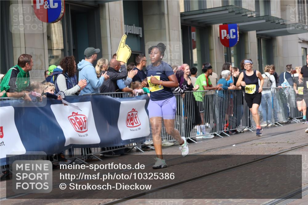 13.09.2026 - 21. swb-Marathon Bremen Strokosch-Dieckow http://msf.ph/oto/10325386 13.09.2026 11:00:42 Ziel 10093, 10367, 10368, 10428, 10639, 10753, 10857, 10892, 10964, 10965, 11049, 11055, 11116, 11247, 11359, 11428, 11540, 11681, 11682, 11728, 11804, 11819, 11850, 12006, 12085, 12116, 12241, 12397, 12428, 10263, 10272, 10275, 10306, 10369, 10677, 10801, 11045, 11126, 11162, 11180, 11343, 11475, 11556, 11687, 11708, 11769, 11797, 11838, 11959, 12018, 12397, 12430, 12530, 12531 meine-sportfotos.de