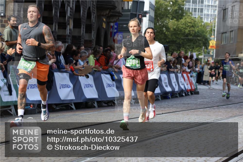13.09.2026 - 21. swb-Marathon Bremen Strokosch-Dieckow http://msf.ph/oto/10325437 13.09.2026 13:11:21 Ziel 335, 697, 2021, 2759, 3448, 3484, 3647, 4023, 4429, 4475, 4571, 5079, 5314, 6471, 6657, 7136, 8183, 9410, 9622, 382, 3899, 7109, 8982 meine-sportfotos.de