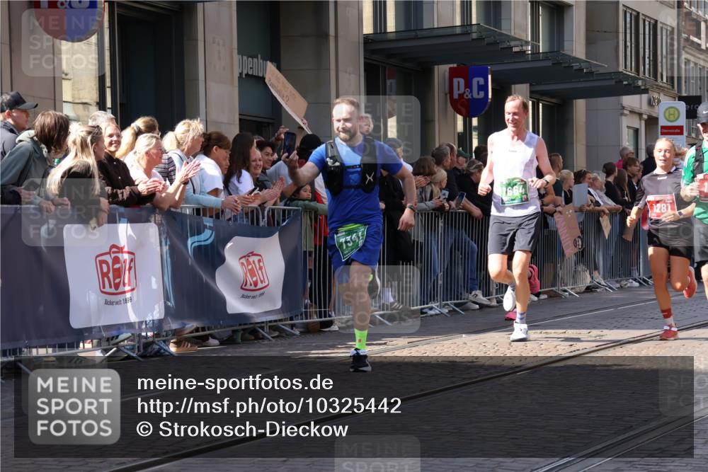 13.09.2026 - 21. swb-Marathon Bremen Strokosch-Dieckow http://msf.ph/oto/10325442 13.09.2026 13:19:53 Ziel 205, 232, 431, 511, 655, 1058, 1252, 1390, 1537, 1750, 1931, 2122, 2343, 2577, 2807, 2885, 2903, 3685, 3690, 4287, 4351, 5340, 5389, 5450, 5583, 5813, 5837, 6663, 6901, 7018, 7341, 7531, 7664, 8178, 9047, 9518, 9756, 161, 411, 461, 495, 926, 1010, 1053, 1232, 1281, 1468, 1535, 1551, 1642, 1972, 2870, 2906, 3240, 3319, 3411, 3966, 4101, 4479, 4480, 4977, 4978, 7037, 7140, 7404, 7488, 7655, 8185, 8263, 9082, 9359, 9984, 13163, 13192 meine-sportfotos.de