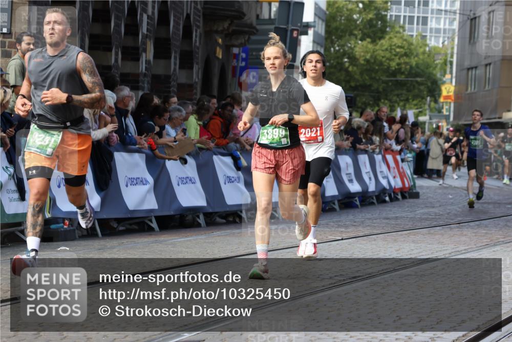 13.09.2026 - 21. swb-Marathon Bremen Strokosch-Dieckow http://msf.ph/oto/10325450 13.09.2026 13:11:21 Ziel 335, 697, 2021, 2759, 3448, 3484, 3647, 4023, 4429, 4475, 4571, 5079, 5314, 6471, 6657, 7136, 8183, 9410, 9622, 382, 3899, 7109, 8982 meine-sportfotos.de