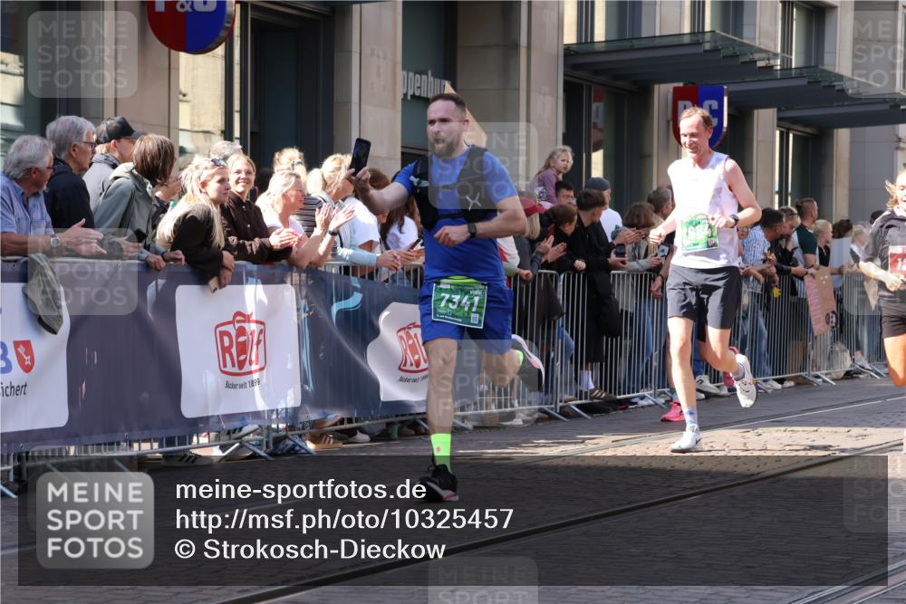 13.09.2026 - 21. swb-Marathon Bremen Strokosch-Dieckow http://msf.ph/oto/10325457 13.09.2026 13:19:54 Ziel 205, 232, 431, 511, 655, 1058, 1252, 1390, 1537, 1750, 1931, 2122, 2343, 2577, 2807, 2885, 2903, 3685, 3690, 4287, 4351, 5137, 5340, 5389, 5450, 5583, 5813, 5837, 6663, 6901, 7018, 7341, 7531, 7664, 8178, 9047, 9518, 9756, 13222, 161, 411, 461, 495, 511, 926, 1010, 1053, 1232, 1281, 1468, 1535, 1551, 1642, 1972, 2870, 2906, 3240, 3319, 3411, 3966, 4101, 4479, 4480, 4977, 4978, 5813, 7037, 7140, 7404, 7488, 7655, 8185, 8263, 9082, 9359, 9984, 13163, 13192 meine-sportfotos.de