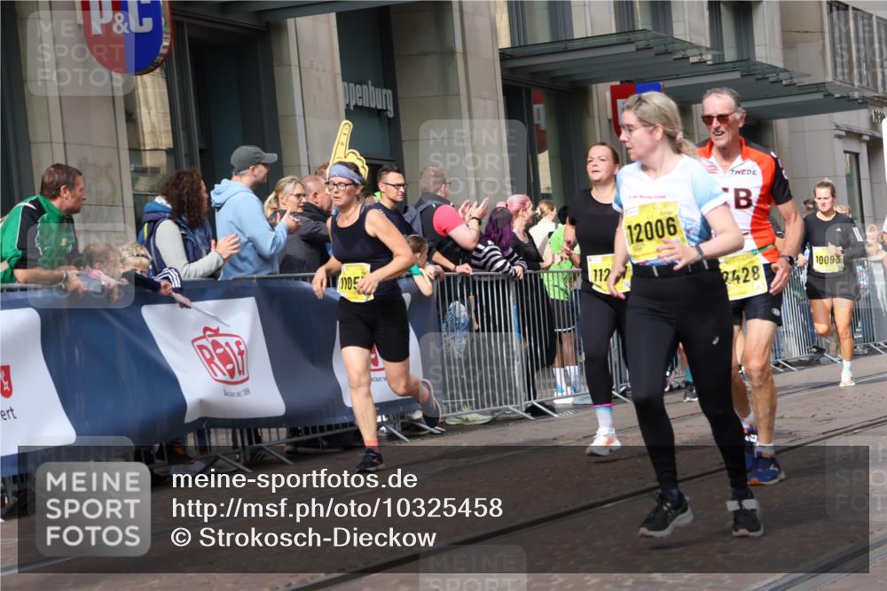 13.09.2026 - 21. swb-Marathon Bremen Strokosch-Dieckow http://msf.ph/oto/10325458 13.09.2026 11:00:44 Ziel 10093, 10367, 10368, 10428, 10639, 10753, 10857, 10892, 10964, 10965, 11049, 11055, 11116, 11247, 11359, 11428, 11540, 11681, 11682, 11728, 11804, 11850, 12006, 12085, 12116, 12241, 12283, 12428, 10263, 10272, 10275, 10306, 10369, 10677, 10857, 11045, 11126, 11162, 11180, 11343, 11475, 11556, 11687, 11708, 11769, 11797, 11819, 11838, 11959, 12018, 12397, 12430 meine-sportfotos.de