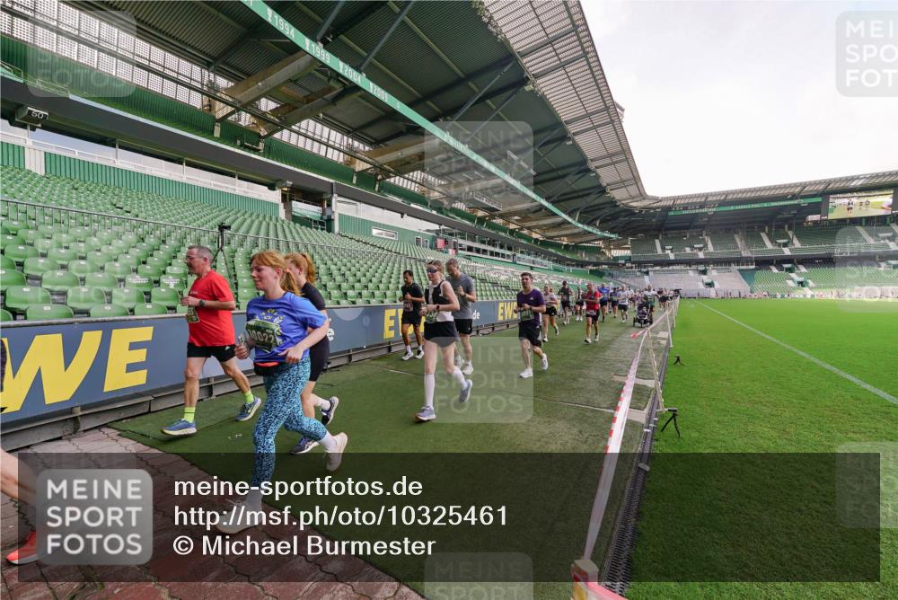 13.09.2026 - 21. swb-Marathon Bremen Michael Burmester http://msf.ph/oto/10325461 13.09.2026 13:29:02 Laufen im Stadion 111, 171, 220, 422, 476, 478, 685, 726, 729, 754, 829, 888, 925, 986, 1079, 1217, 1220, 1242, 1270, 1298, 1325, 1384, 1496, 1615, 1741, 1777, 1886, 1958, 1984, 2236, 2238, 2326, 2365, 2436, 2472, 2502, 2546, 2574, 2593, 2740, 2743, 2830, 2862, 2868, 2924, 2991, 3020, 3053, 3061, 3129, 3154, 3238, 3274, 3286, 3321, 3361, 3563, 3589, 3594, 3595, 3605, 3678, 3694, 3755, 3758, 3798, 3826, 3853, 3885, 3898, 3953, 3965, 3971, 3987, 4011, 4108, 4238, 4457, 4660 meine-sportfotos.de