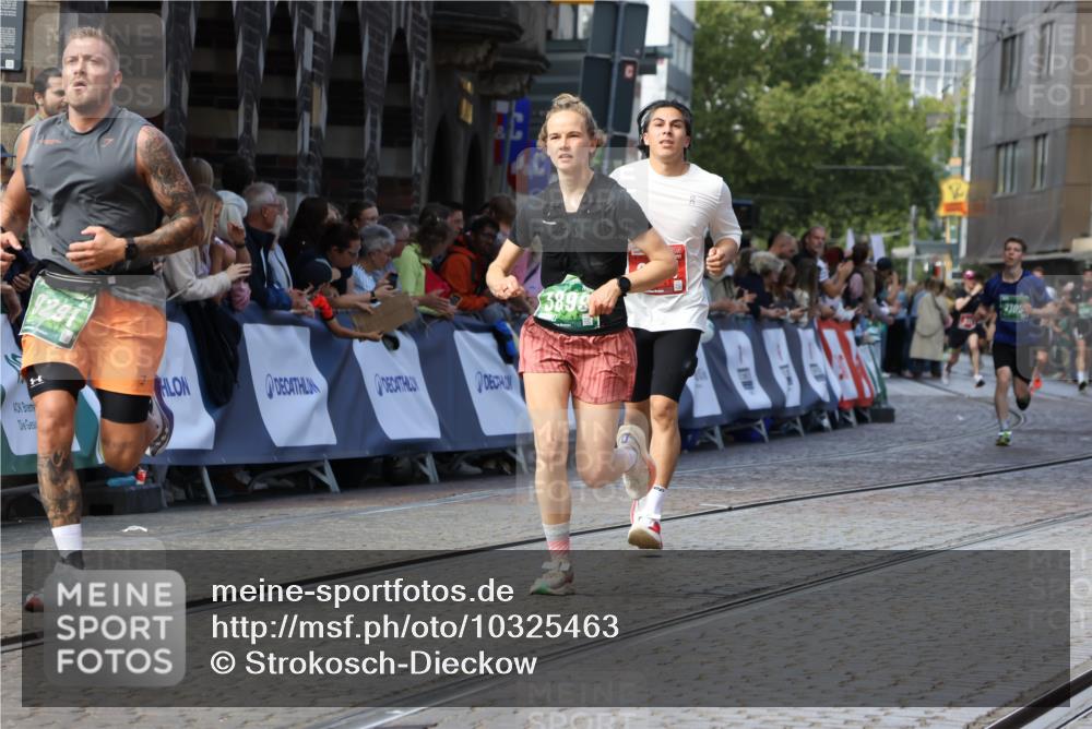 13.09.2026 - 21. swb-Marathon Bremen Strokosch-Dieckow http://msf.ph/oto/10325463 13.09.2026 13:11:21 Ziel 335, 697, 2021, 2759, 3448, 3484, 3647, 4023, 4429, 4475, 4571, 5079, 5314, 6471, 6657, 7136, 8183, 9410, 9622, 382, 3899, 7109, 8982 meine-sportfotos.de