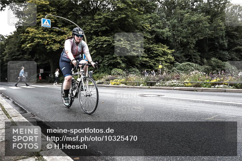 13.09.2026 - Stadtparktriathlon H.Heesch http://msf.ph/oto/10325470 13.09.2026 11:34:23 Radfahren 703, 710, 762 meine-sportfotos.de